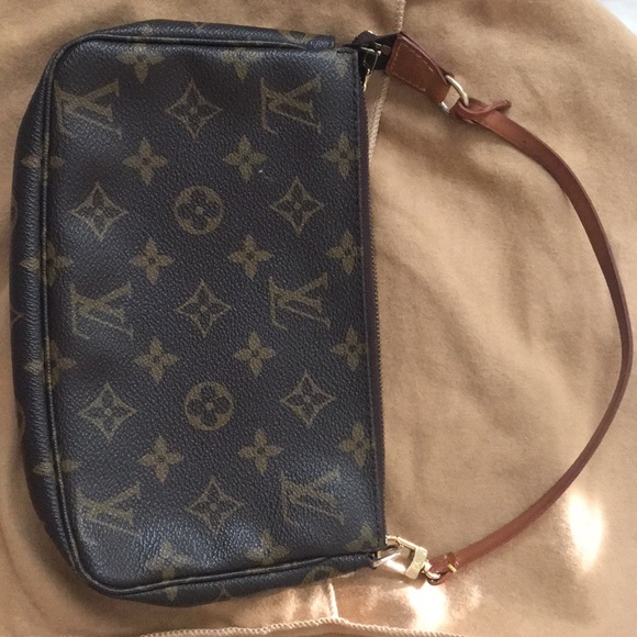 Louis Vuitton Monogram Pochette - Picture 5 of 7